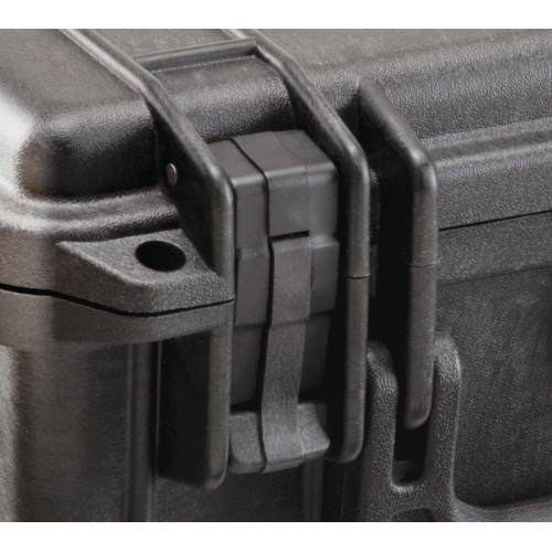 pelican-protector-case-press-pull-latches